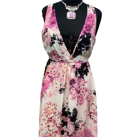 Emma & Michele Floral Dress - Picture 1 of 5